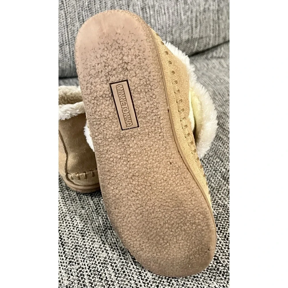 Minnetonka‎ Mens Suede Sherpa Fur Lined Moccasin Slipper 40582 Size 8 Tan/Cream